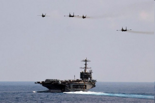  ���܈�(zh��)���΄Օr���ɼ�����FA-18E��(zh��n)�C�c�R��������܊�ɳ��ăɼ��K-30��(zh��n)�C�������������΁Hʢ�D��̖��ĸ�Ϸ��w�С�