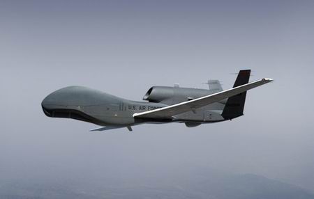 資料圖:“全球鷹”無人機(jī) 資料圖:“全球鷹”無人機(jī)