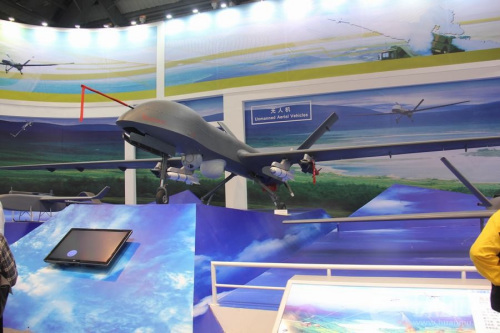 本次珠海航展上中國(guó)航天科技集團(tuán)展出的彩虹-4無(wú)人機(jī) 本次珠海航展上中國(guó)航天科技集團(tuán)展出的彩虹-4無(wú)人機(jī)