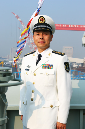 “遼寧艦”政治委員梅文 “遼寧艦”政治委員梅文
