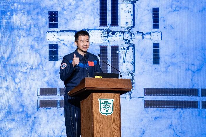 國(guó)家載人航天工程代表團(tuán)成員與香港學(xué)生交流