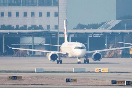 東航C919國產(chǎn)大飛機執(zhí)飛第三條定期航線“滬陜快線”