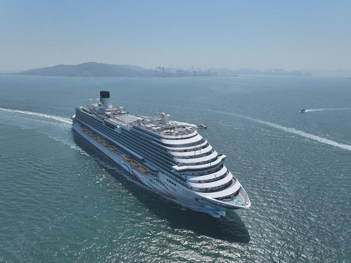 首艘國(guó)產(chǎn)大型郵輪“愛達(dá)·魔都號(hào)”開啟青島航次