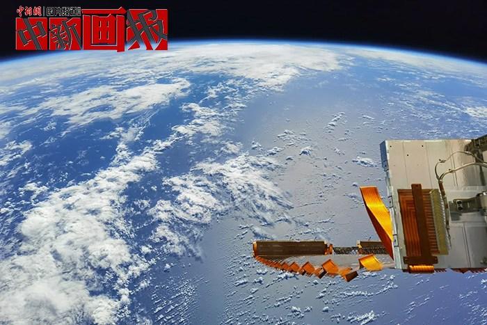 中國航天日 航天員“拍了拍”你