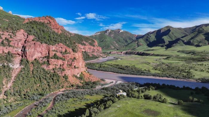 航拍青海玉樹(shù)昂賽大峽谷壯美風(fēng)光