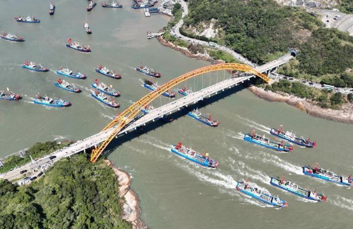 中國東海全面開漁 浙江象山千帆競(jìng)發(fā)