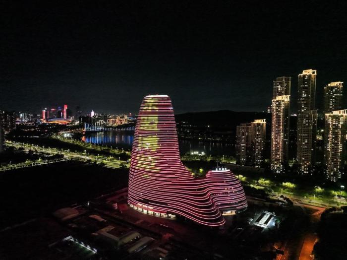 廣西南寧高樓、地標(biāo)“點(diǎn)燈”迎東博