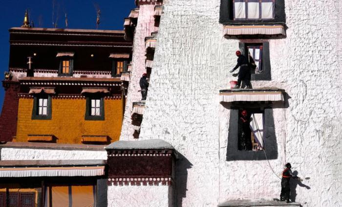 西藏布達拉宮迎年度“美顏”