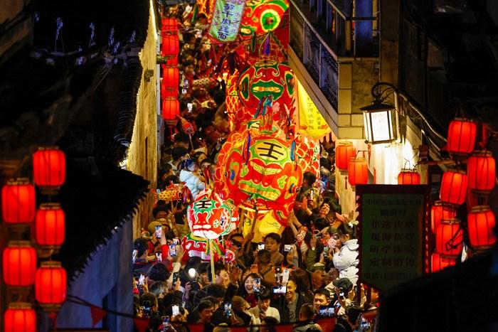 （新春見(jiàn)聞）皖南魚(yú)燈迎新春