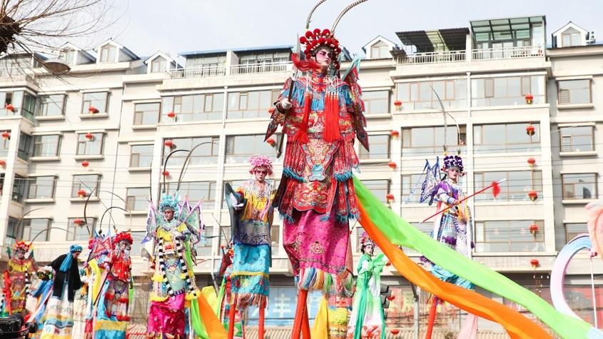 “空中舞蹈”魯沙爾高蹺精彩上演