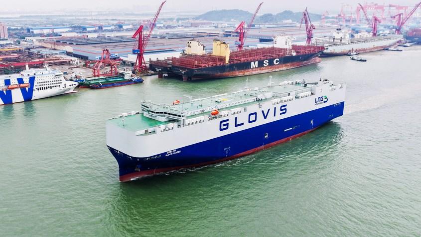 全球首艘萬車級(jí)汽車運(yùn)輸船出海試航