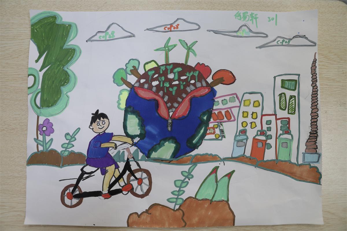 《綠色出行，紅色出行》 何易軒 9歲