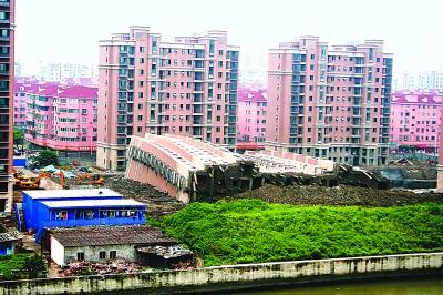 �����ĘǷ�λ�ں�߅���ײ��۔��ˮ������¶���⡣