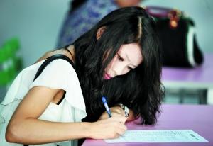 千萬富豪相親派對吸引1500多名女性報名(組圖)