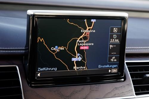 豪華車的準(zhǔn)則 海外試駕2011款?yuàn)W迪A8