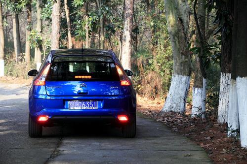 試駕雪鐵龍C4 VTS轎跑車