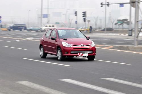 "紅色旋風(fēng)來(lái)襲" 測(cè)試東風(fēng)雪鐵龍C2 VTS