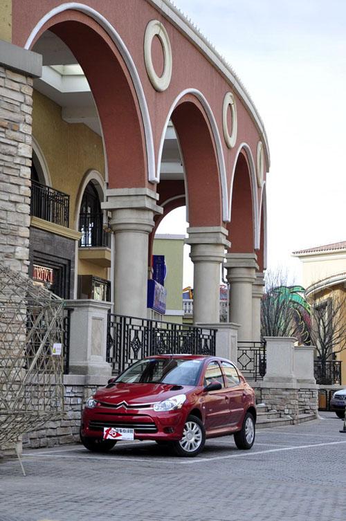 "紅色旋風(fēng)來(lái)襲" 測(cè)試東風(fēng)雪鐵龍C2 VTS