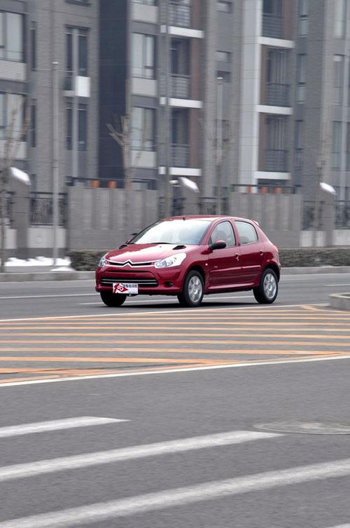 "紅色旋風(fēng)來(lái)襲" 測(cè)試東風(fēng)雪鐵龍C2 VTS