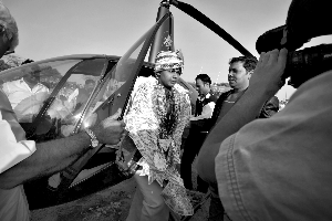 2��18����ӡ���µ���ǽ����r(n��ng)�����ɿ��Ƞ�����ӭ�H��ֱ���C(j��)������(l��i)�������ϒ������nƱ���ɵĻ��h(hu��n)��