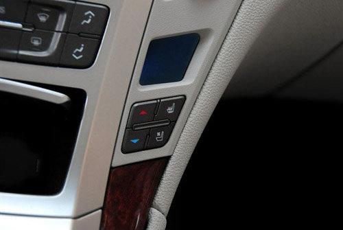 儲(chǔ)物空間是亮點(diǎn) 凱迪拉克CTS旅行版實(shí)拍