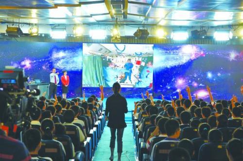 20�����磬���Ї������W�����ЌW̫�����n�����n�����W�����e������T����ƽ�ᆖ��