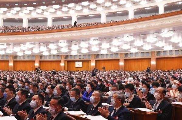 “兩高”報(bào)告點(diǎn)名腐敗分子：雖遠(yuǎn)必懲，法網(wǎng)就是天網(wǎng)