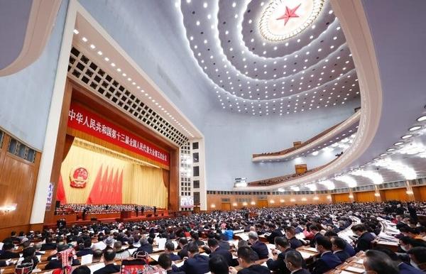 “兩高”報(bào)告談懲治網(wǎng)絡(luò)犯罪：規(guī)范直播帶貨，從嚴(yán)追訴誹謗