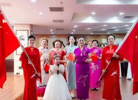 旗袍會(huì)長(zhǎng)：在“她”時(shí)代，做她自己