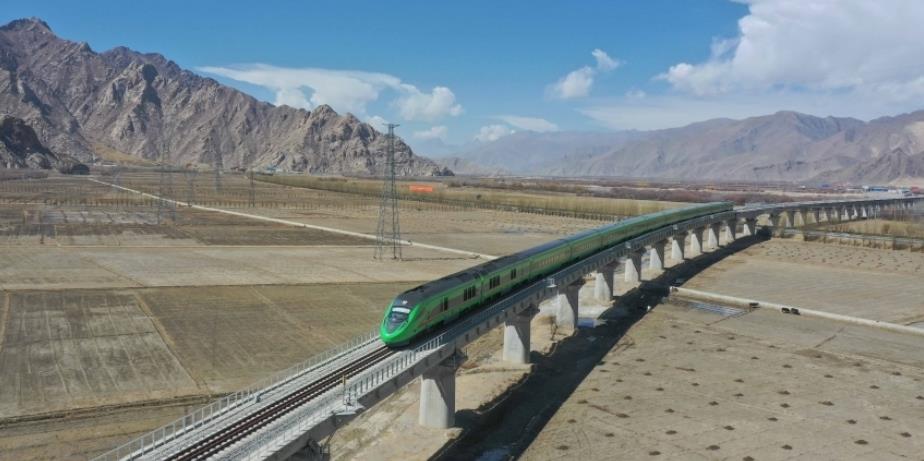 中國速度，讓奇跡不斷發(fā)生<p>有一種速度叫中國速度，有一種效率是中國效率。這十年，中國速度一次次驚艷世界。<p>