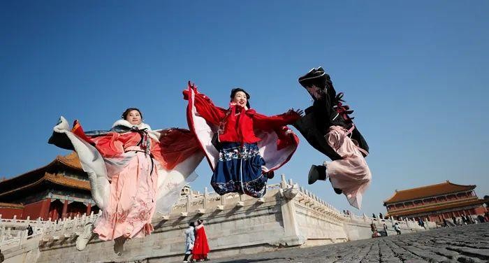 國(guó)潮俘獲“Z世代”，中國(guó)人審美旨趣向內(nèi)看