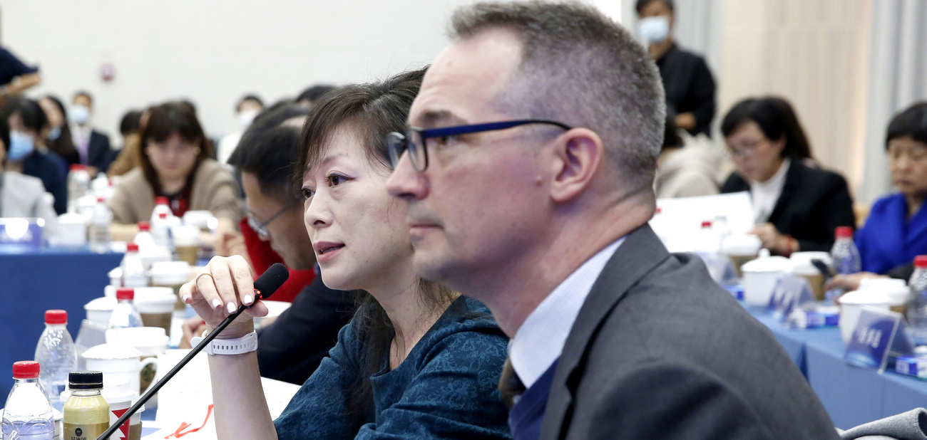 中國擴(kuò)大高水平開放決心不變 外企稱更看好中國市場<p>    企業(yè)代表表示，通過聆聽圓桌會(huì)關(guān)于黨的二十大報(bào)告的詳細(xì)解讀，對于報(bào)告重點(diǎn)內(nèi)容有了更深入更全面的掌握和理解，更加提振了在華投資的信心。<p>