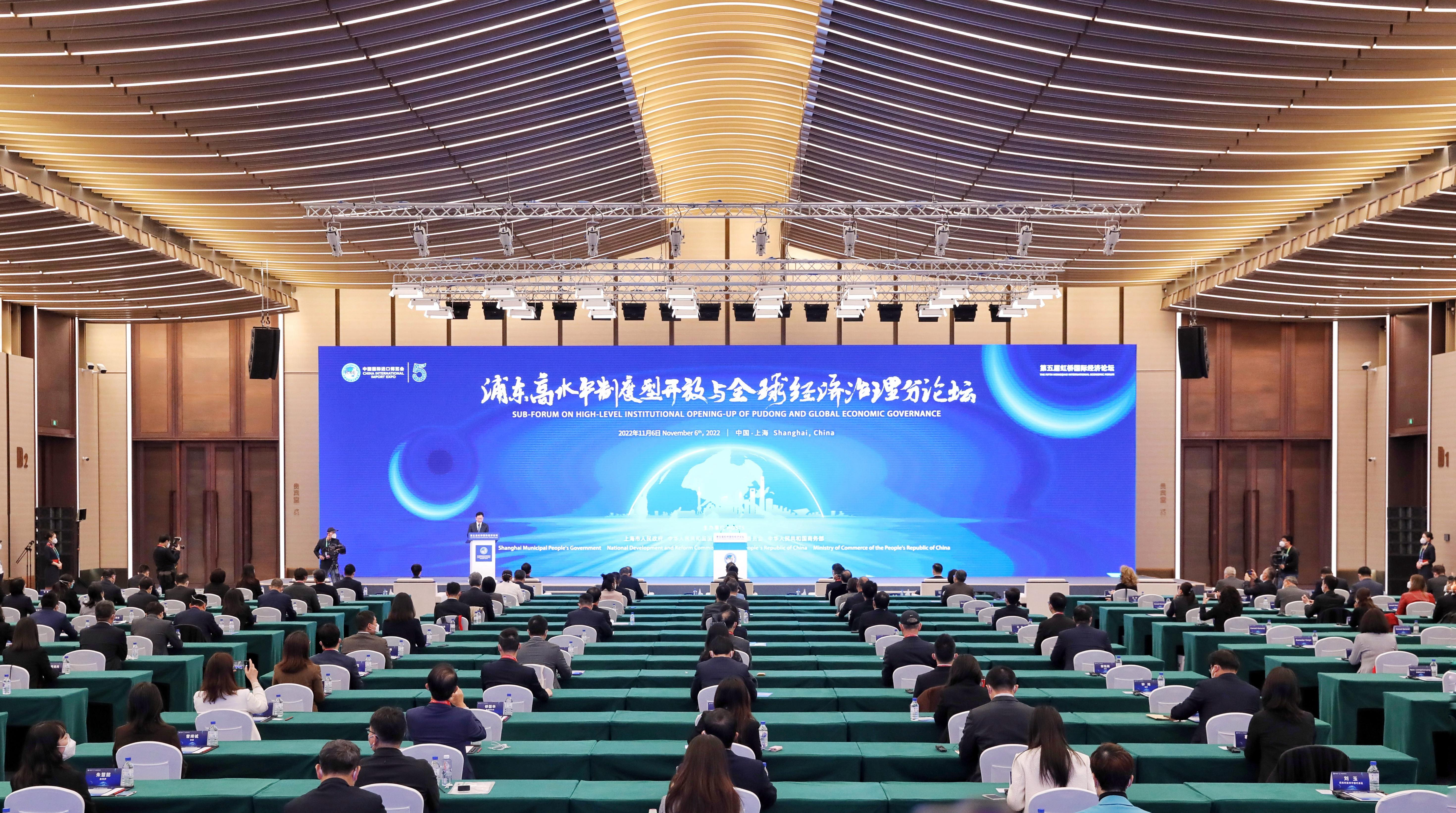 <h2>全球市場主體“解碼”浦東引力</h2><p>作為中國改革開放的一面旗幟，浦東始終挺立在對外開放的最前沿。對于全球的市場主體而言，浦東有著非同一般的引力。</p>