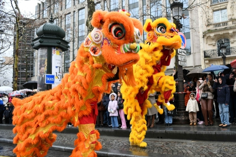 巴黎香榭麗舍大街舞龍舞獅迎新春