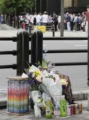 日本秋葉原血案5周年民眾赴事發(fā)現(xiàn)場獻(xiàn)花祈福