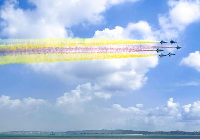 八一飛行表演隊(duì)跨越山海架起友誼橋梁