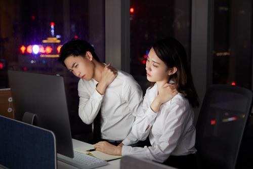 久坐傷身！中醫(yī)教你三組動(dòng)作緩解肩頸疲勞