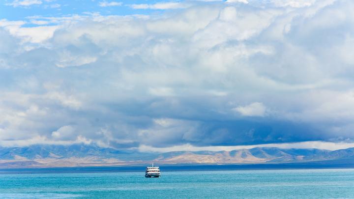 江山如此多嬌 | 青海湖不遠(yuǎn)，馬鼻子下湖泊含鹽
