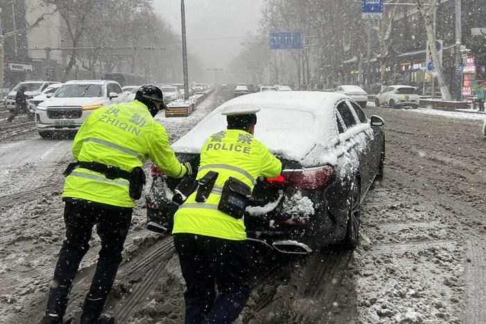 積雪深度超15厘米！濟(jì)南發(fā)布暴雪紅色預(yù)警