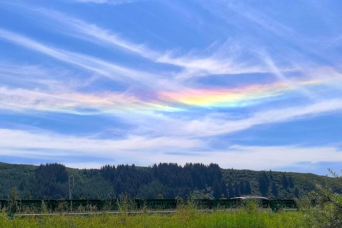 青海大通天空現(xiàn)“七彩祥云”奇觀