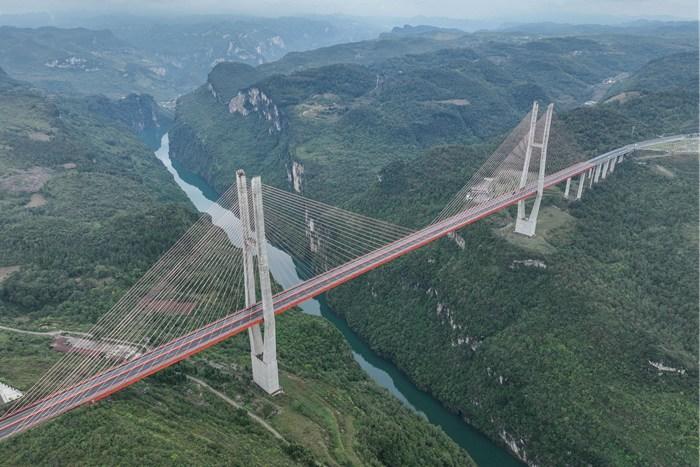 貴州黔西：航拍六廣河大橋雨后景色美