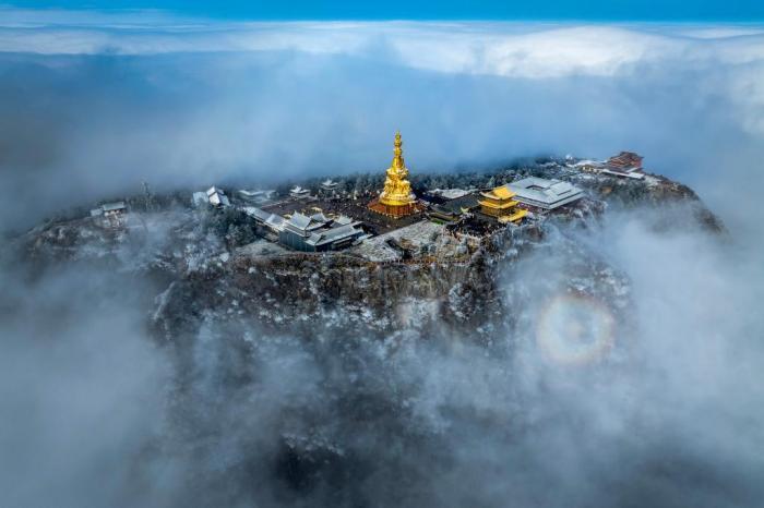 四川峨眉山降雪后迎晴好天氣