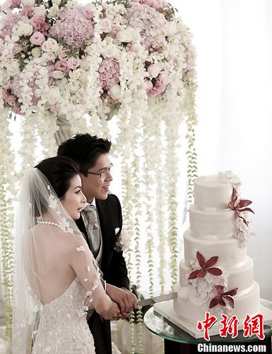 郭晶晶結(jié)婚注冊略顯緊張儀式在五分鐘內(nèi)完成(圖)